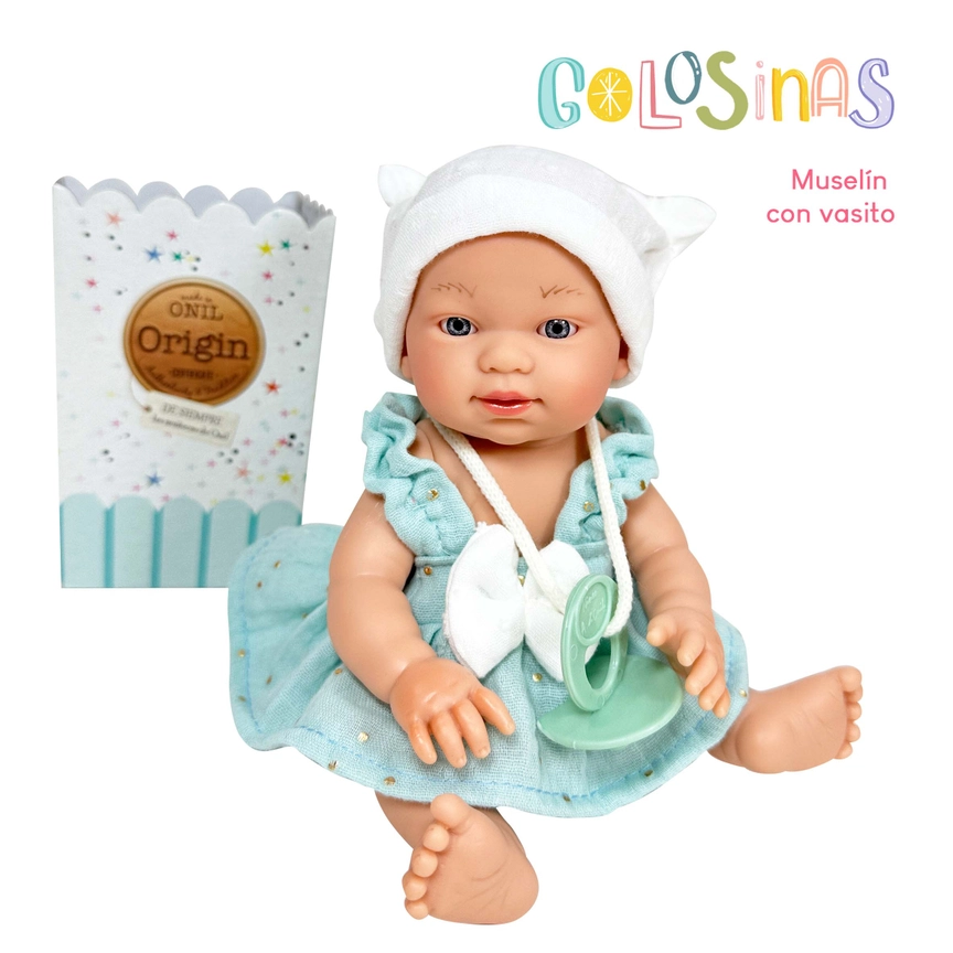 Boneca Golosinas Muselina 22 cm com copinho e chupeta, vestida em trajes de musselina azul e aroma de baunilha.